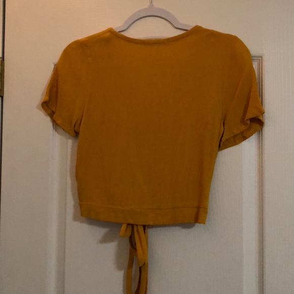 Yellow button up crop top with front tie - Picture 3 of 3